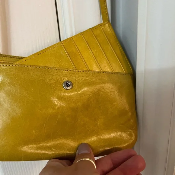 Hobo small yellow crossbody purse - Picture 3 of 5